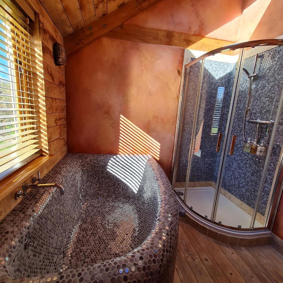 The Old Pottery, Unique Views & Spa-Like Bathroom Ashburton Bagian luar foto