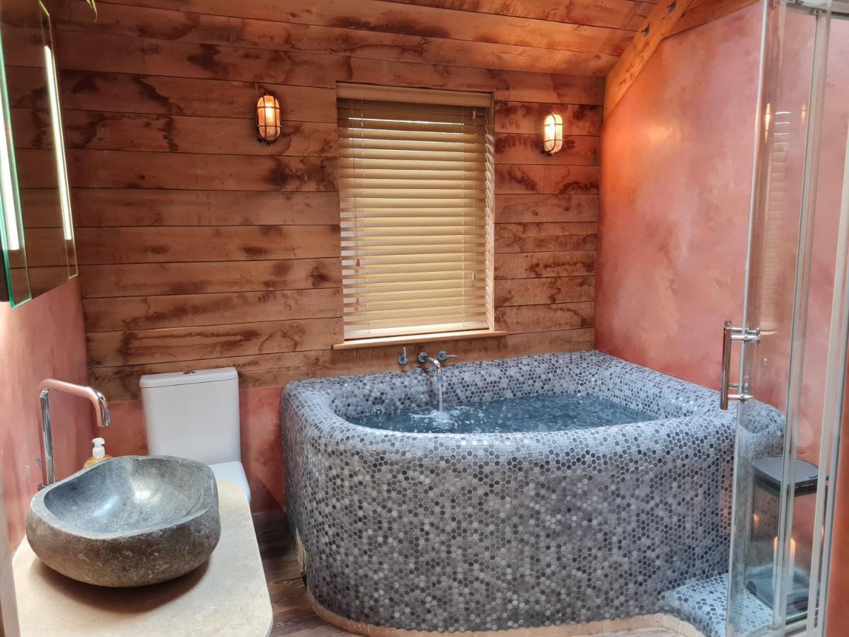 The Old Pottery, Unique Views & Spa-Like Bathroom Ashburton Bagian luar foto